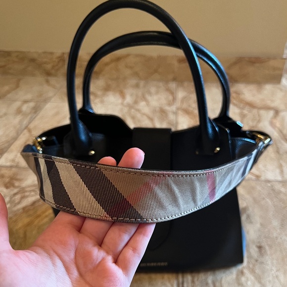 BURBERRY LIMITED EDITION Shoulder & Crossbody Purse *GREAT CONDITION* - Picture 4 of 12